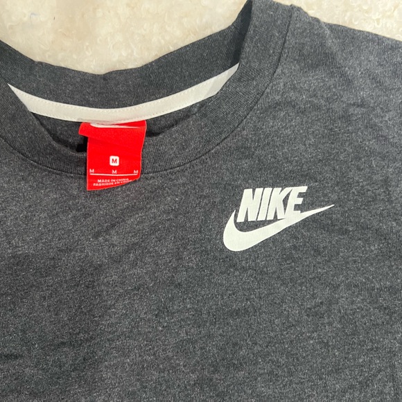 Nike tee - Picture 3 of 3